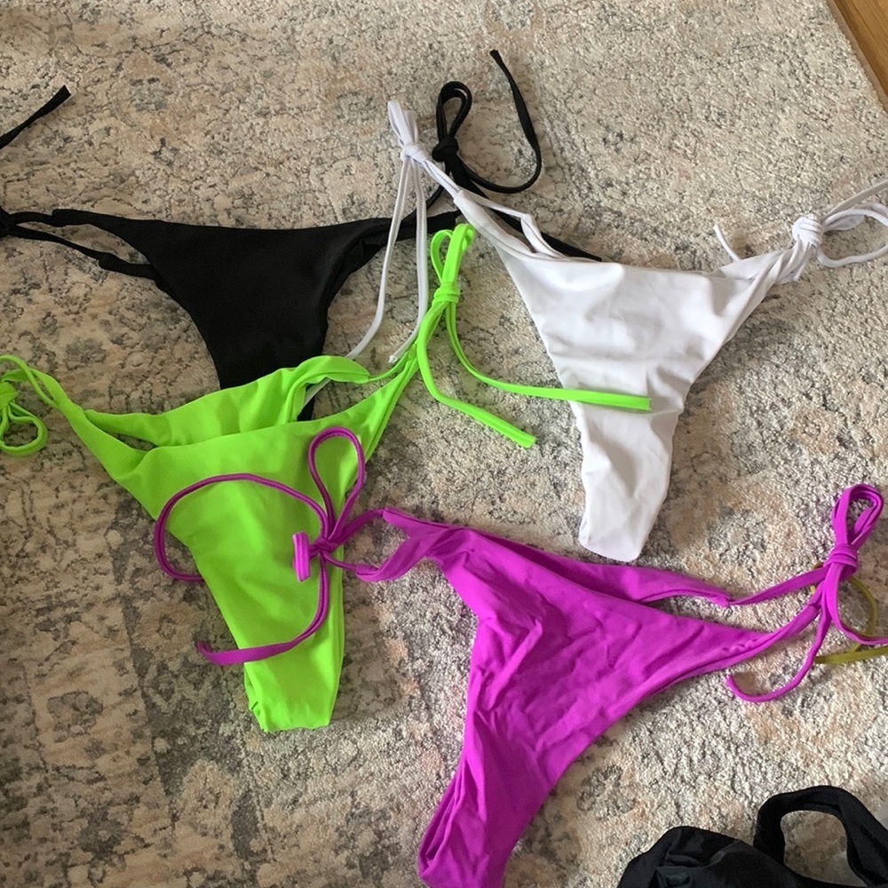 Set of 4 NWOT thong bikini bottoms small- read description!!!